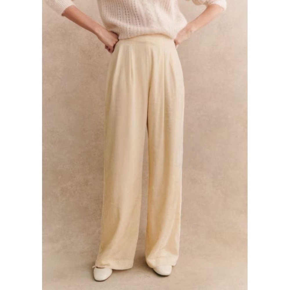 Paper Crane Women's Wide Leg Pleated Lightweight Textured Pants in Cream Large